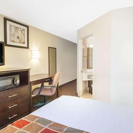 Travelodge By Wyndham Romulus Detroit Airport Eksteriør bilde