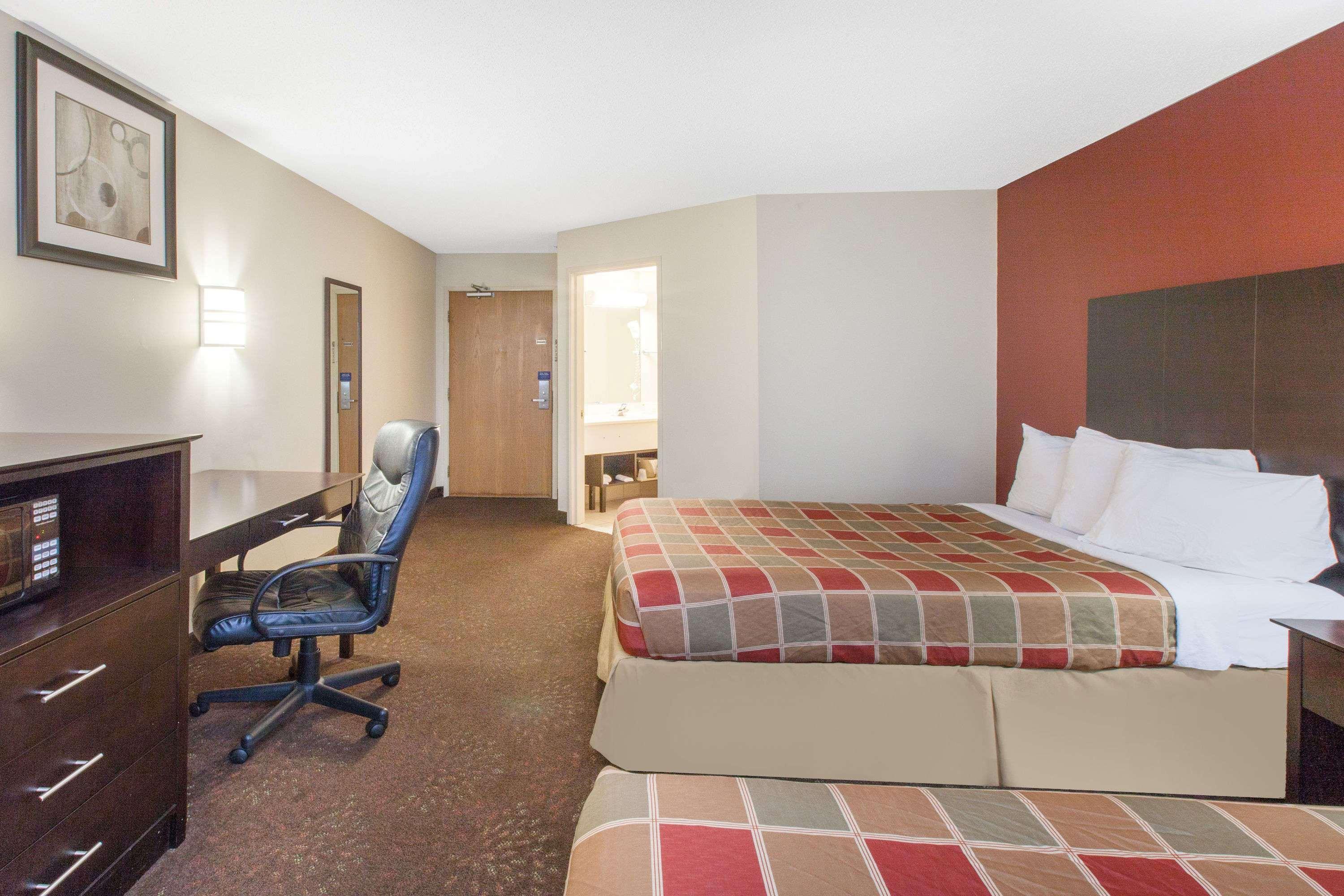 Travelodge By Wyndham Romulus Detroit Airport Eksteriør bilde