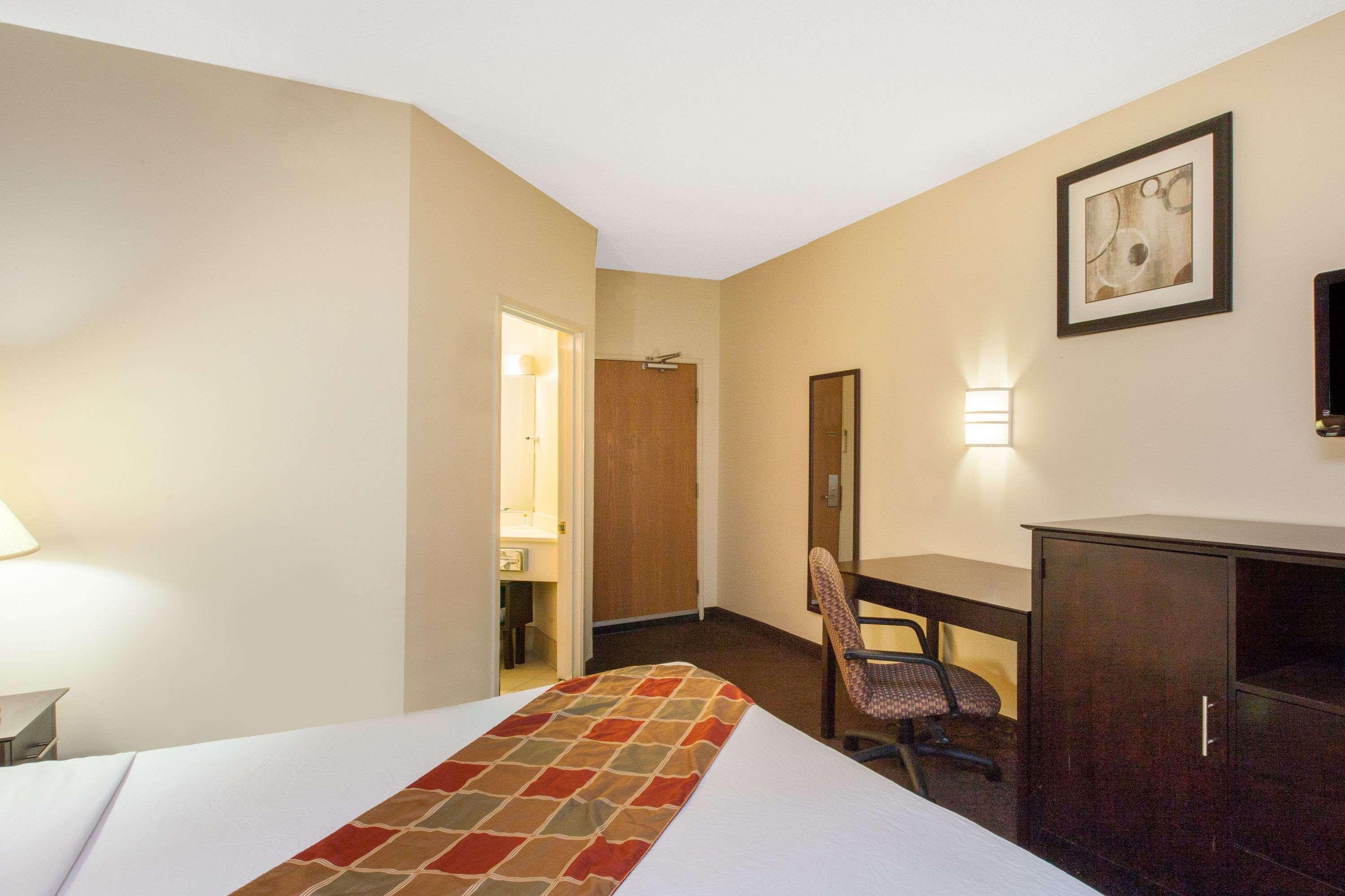Travelodge By Wyndham Romulus Detroit Airport Eksteriør bilde